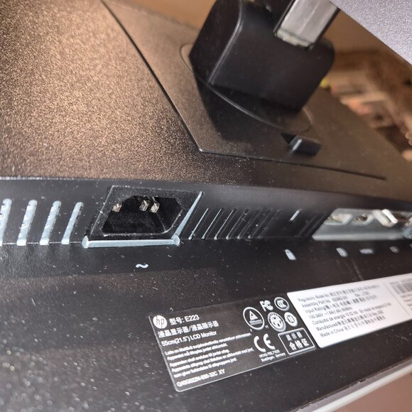 HP EliteDisplay E243i 24-inch monitor - Picture 4 of 15